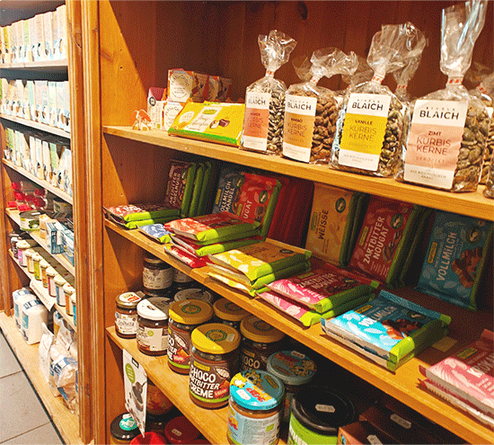 Es gibt bei uns eine wunderbare Mischung aus bekannten Marken und kleineren regionalen Betrieben