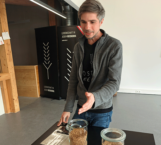 Gregor Neumeyer erzählt die Geschichte von ÖsterReis.